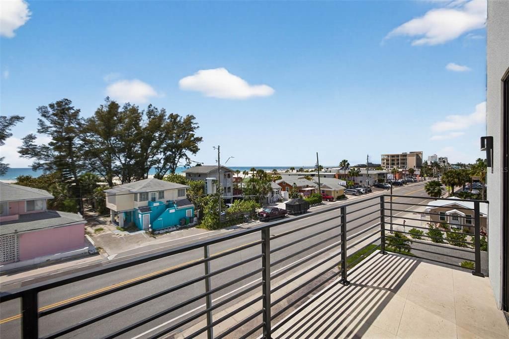 Active With Contract: $3,995,000 (5 beds, 4 baths, 4233 Square Feet)
