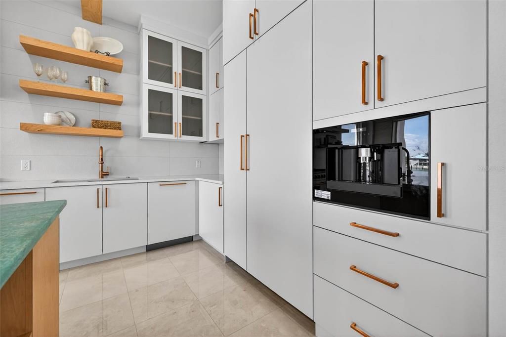Active With Contract: $3,995,000 (5 beds, 4 baths, 4233 Square Feet)