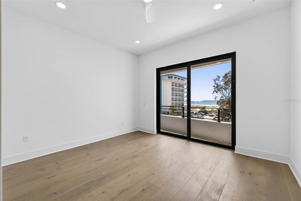 Active With Contract: $3,995,000 (5 beds, 4 baths, 4233 Square Feet)