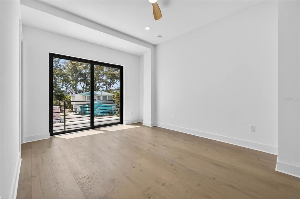 Active With Contract: $3,995,000 (5 beds, 4 baths, 4233 Square Feet)