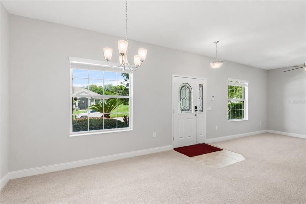 Activo con contrato: $374,999 (4 camas, 3 baños, 2106 Pies cuadrados)