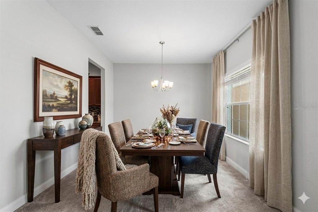 Activo con contrato: $374,999 (4 camas, 3 baños, 2106 Pies cuadrados)