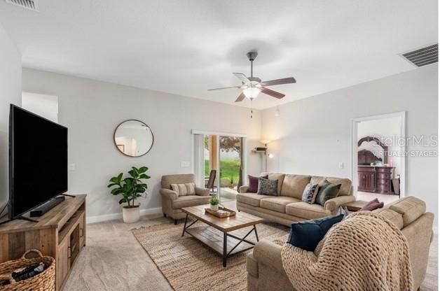 Activo con contrato: $374,999 (4 camas, 3 baños, 2106 Pies cuadrados)