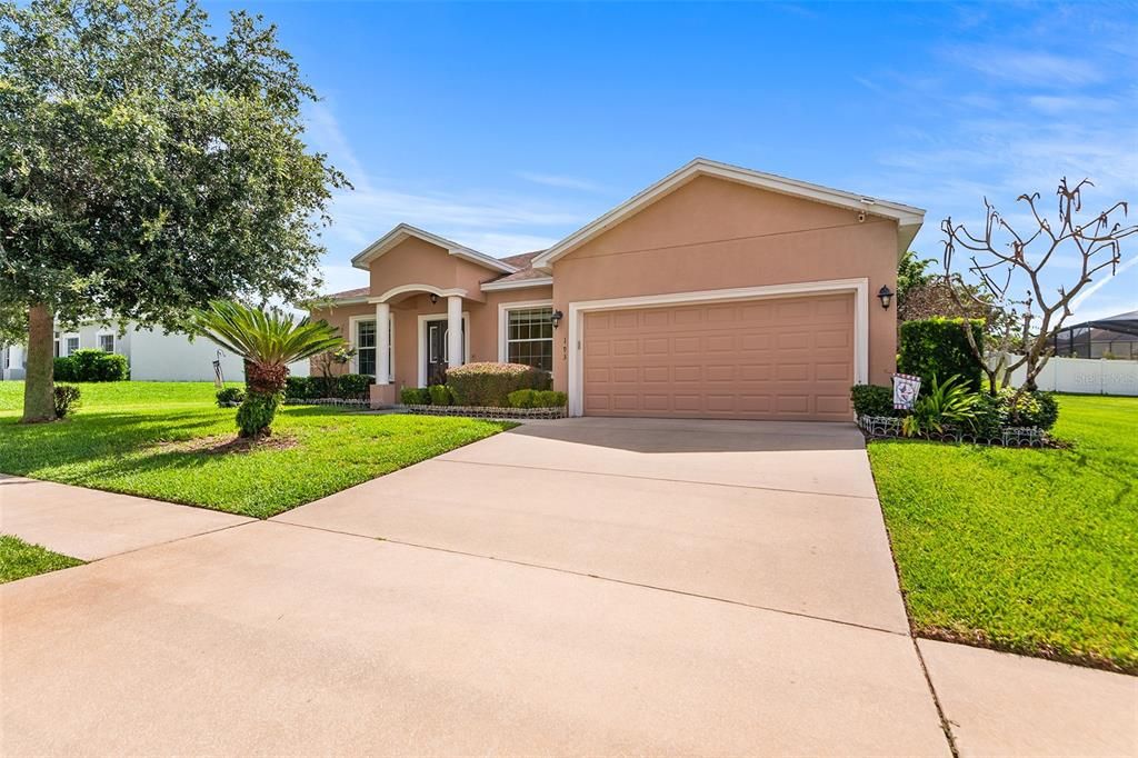 Activo con contrato: $374,999 (4 camas, 3 baños, 2106 Pies cuadrados)