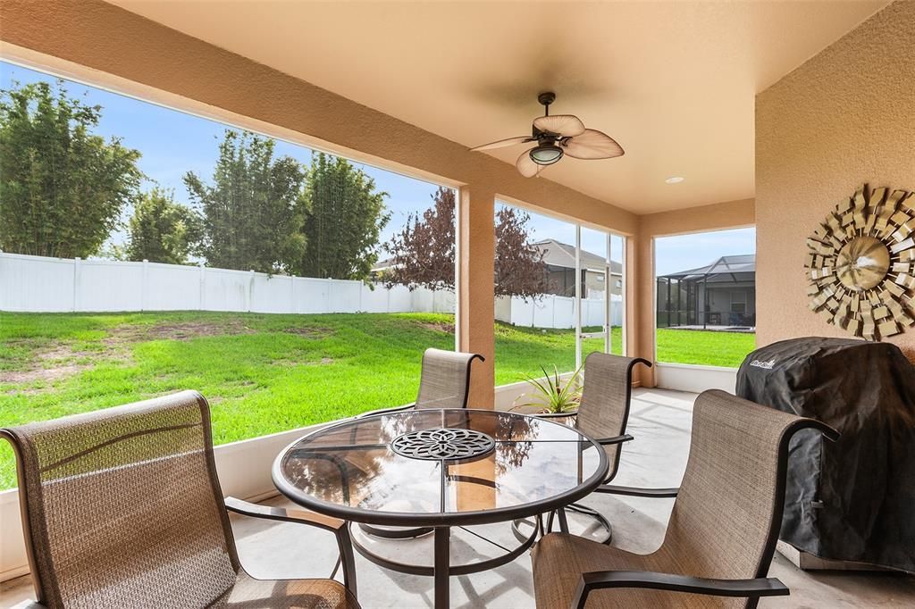 Activo con contrato: $374,999 (4 camas, 3 baños, 2106 Pies cuadrados)