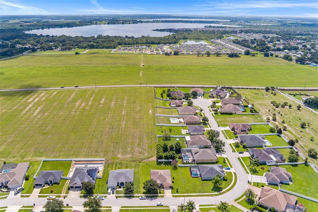 Activo con contrato: $374,999 (4 camas, 3 baños, 2106 Pies cuadrados)