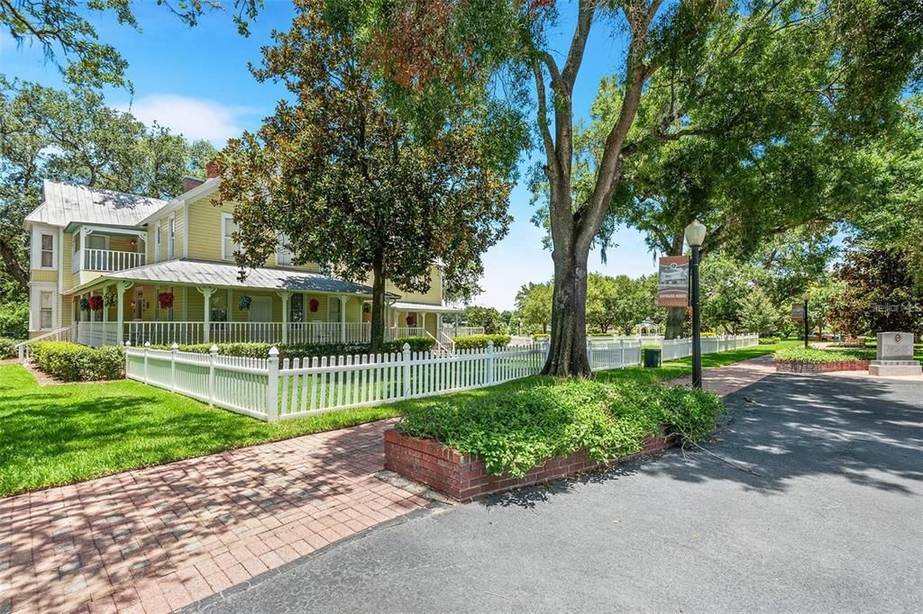 Activo con contrato: $374,999 (4 camas, 3 baños, 2106 Pies cuadrados)