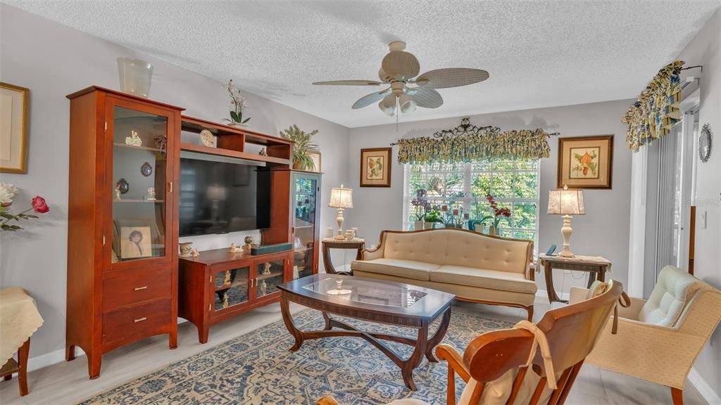 На продажу: $165,000 (2 спален, 2 ванн, 1103 Квадратных фут)