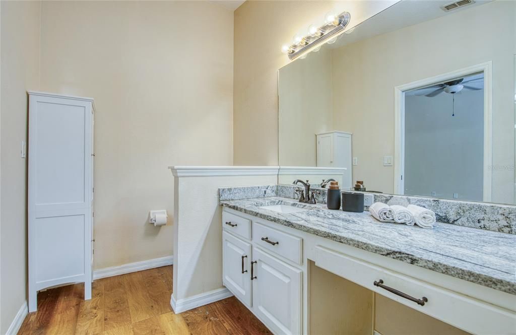 En Venta: $279,000 (2 camas, 2 baños, 1378 Pies cuadrados)