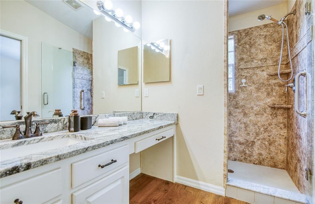 En Venta: $279,000 (2 camas, 2 baños, 1378 Pies cuadrados)