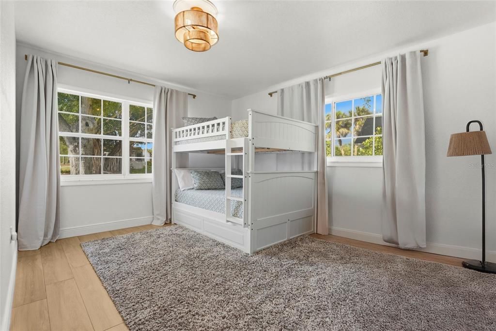 На продажу: $535,000 (2 спален, 2 ванн, 1345 Квадратных фут)