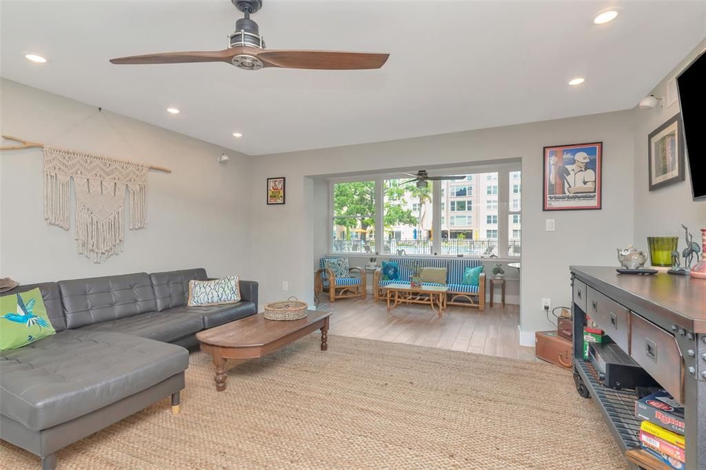 En Venta: $499,000 (2 camas, 2 baños, 1360 Pies cuadrados)