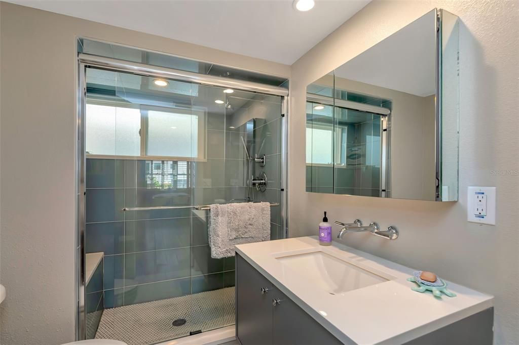 En Venta: $499,000 (2 camas, 2 baños, 1360 Pies cuadrados)