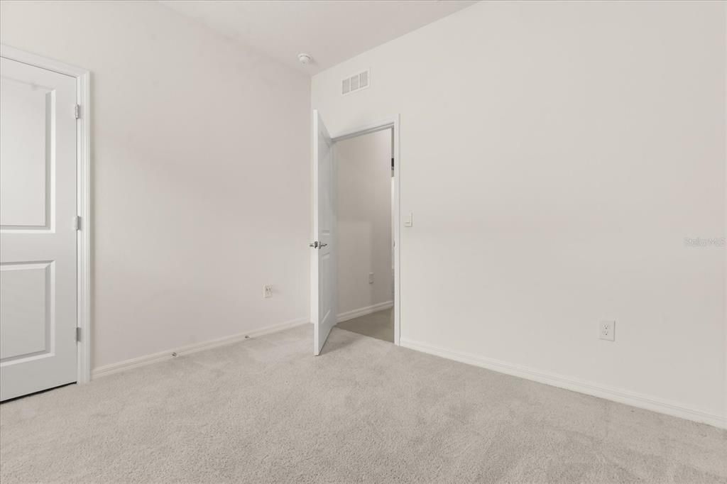 合同活跃: $319,500 (4 贝兹, 2 浴室, 2048 平方英尺)