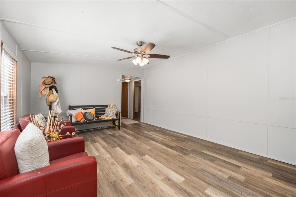 Activo con contrato: $299,999 (3 camas, 2 baños, 1728 Pies cuadrados)