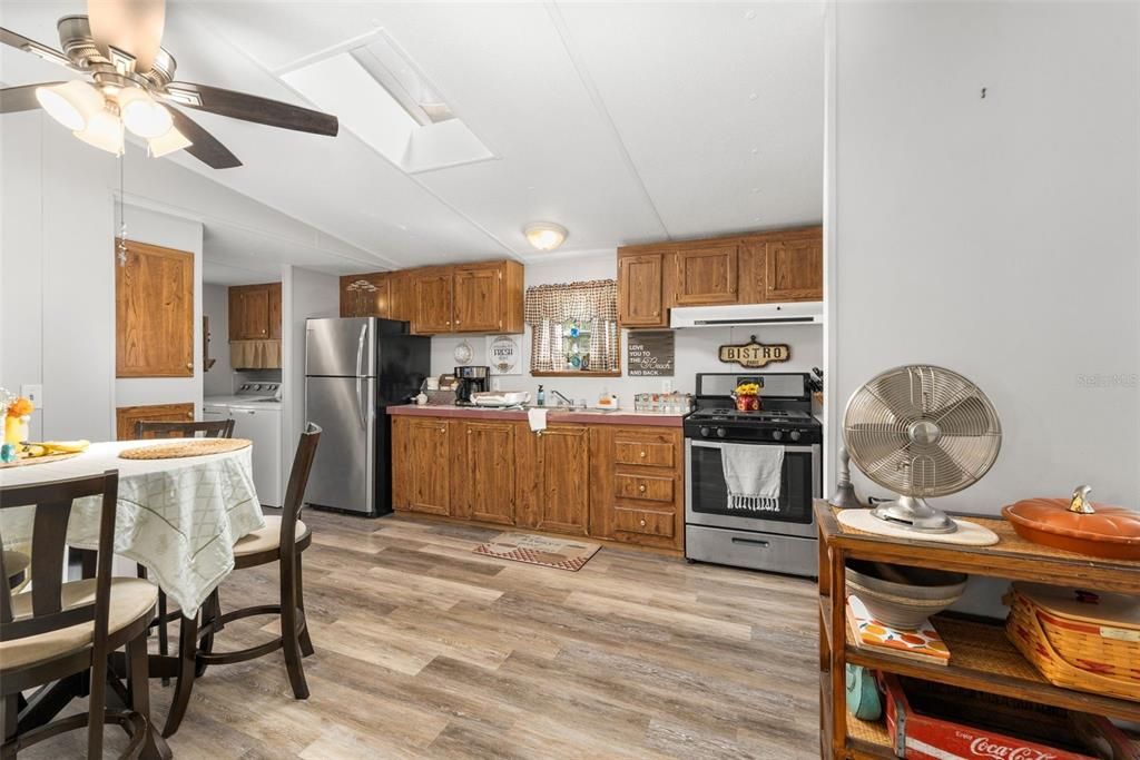 Activo con contrato: $299,999 (3 camas, 2 baños, 1728 Pies cuadrados)
