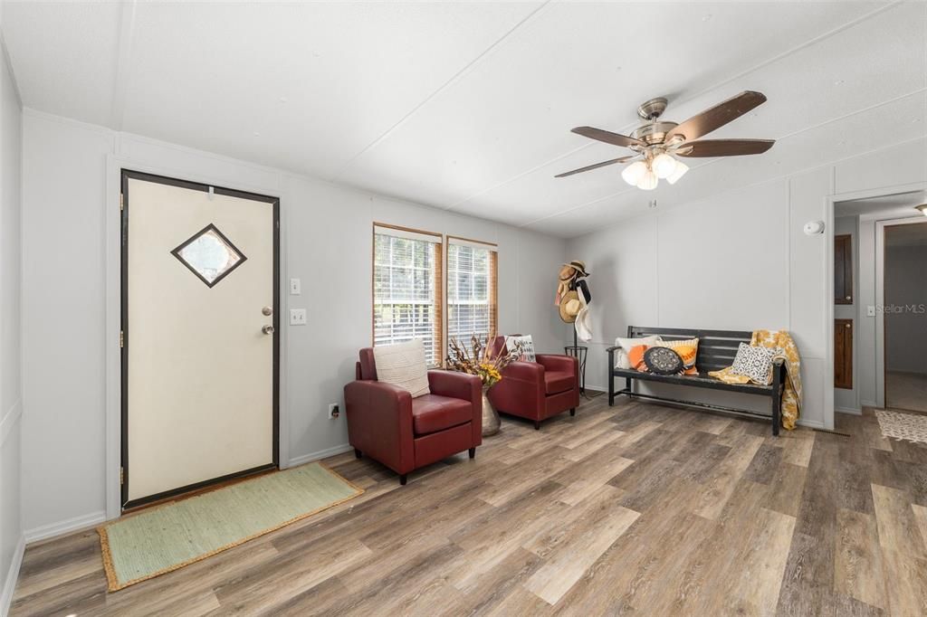 Activo con contrato: $299,999 (3 camas, 2 baños, 1728 Pies cuadrados)