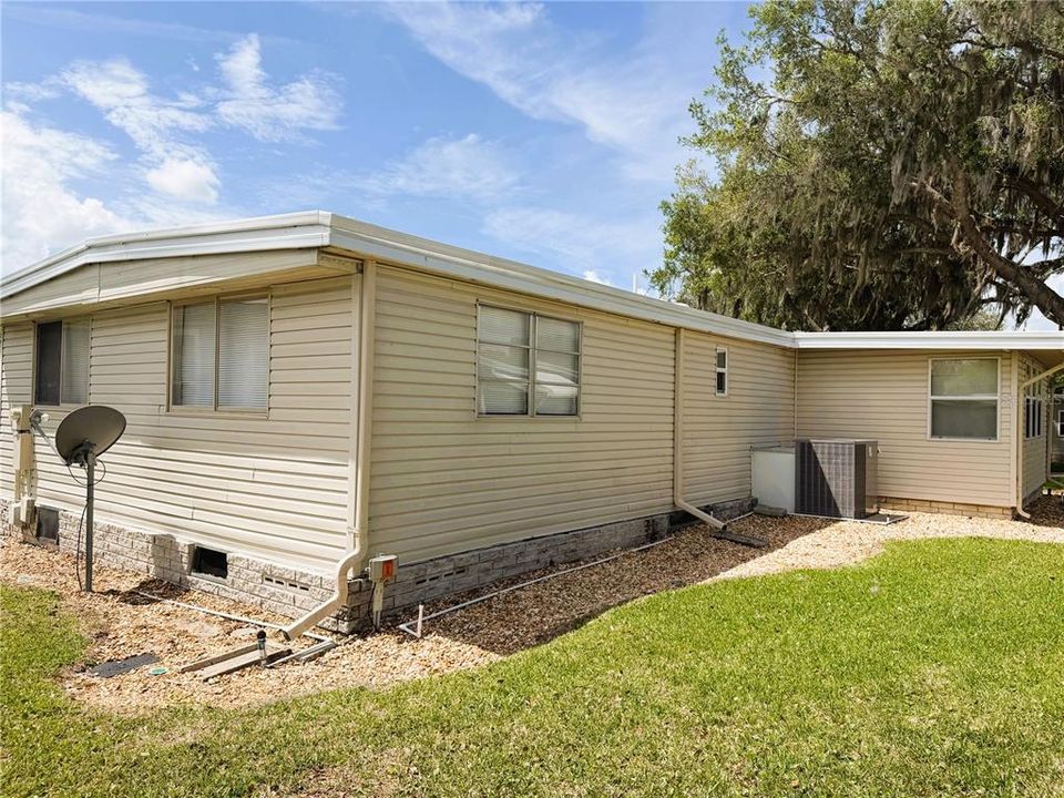 For Sale: $131,000 (2 beds, 2 baths, 1428 Square Feet)