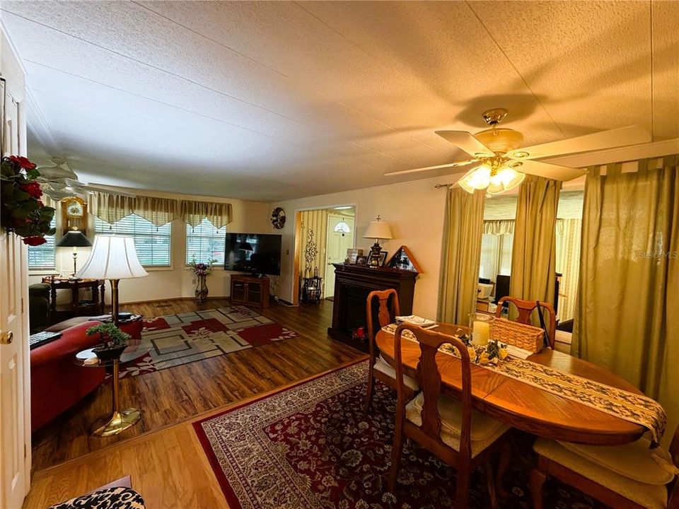 For Sale: $131,000 (2 beds, 2 baths, 1428 Square Feet)