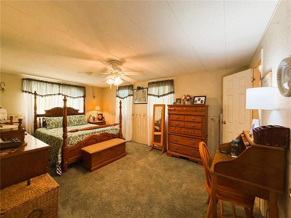 For Sale: $131,000 (2 beds, 2 baths, 1428 Square Feet)