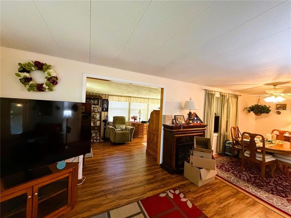 For Sale: $131,000 (2 beds, 2 baths, 1428 Square Feet)