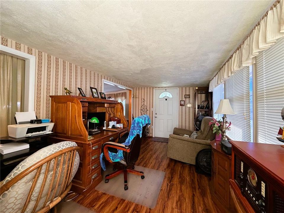 For Sale: $131,000 (2 beds, 2 baths, 1428 Square Feet)