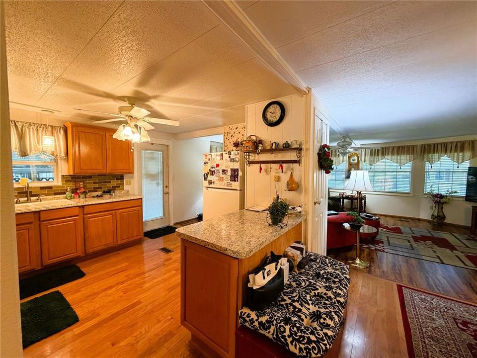 For Sale: $131,000 (2 beds, 2 baths, 1428 Square Feet)