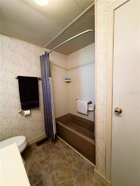 For Sale: $131,000 (2 beds, 2 baths, 1428 Square Feet)