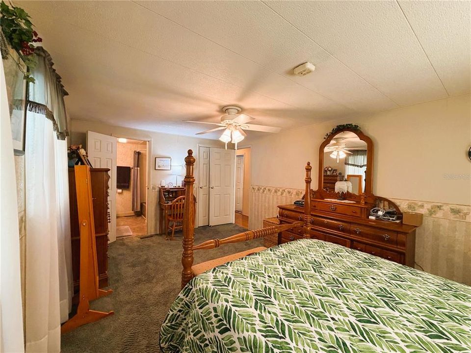 For Sale: $131,000 (2 beds, 2 baths, 1428 Square Feet)