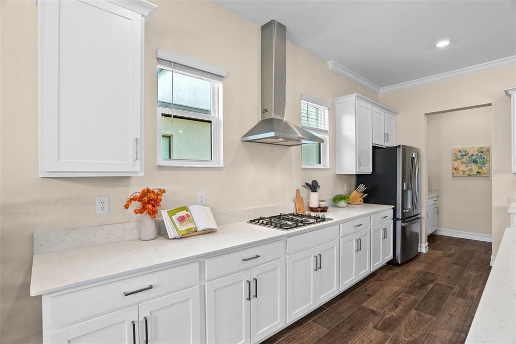 Activo con contrato: $524,900 (4 camas, 3 baños, 2453 Pies cuadrados)