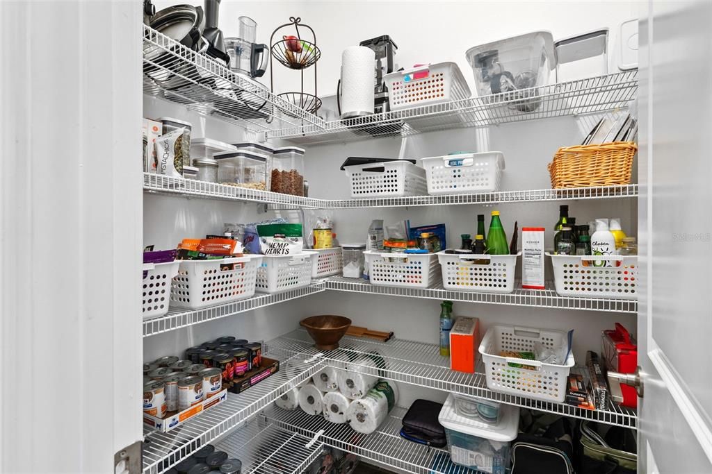 Activo con contrato: $524,900 (4 camas, 3 baños, 2453 Pies cuadrados)