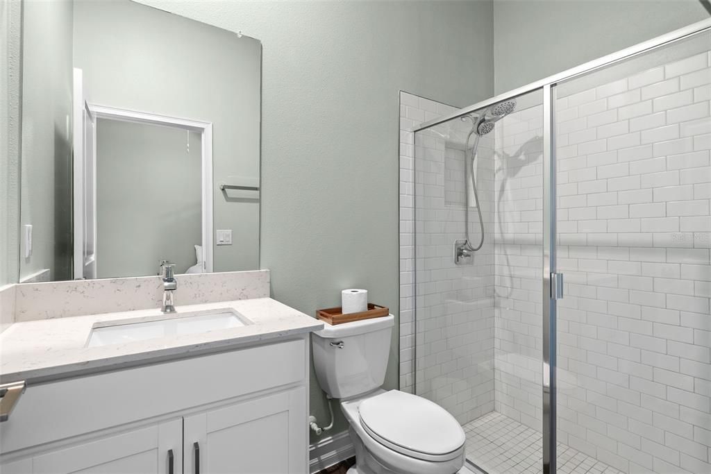 Activo con contrato: $524,900 (4 camas, 3 baños, 2453 Pies cuadrados)