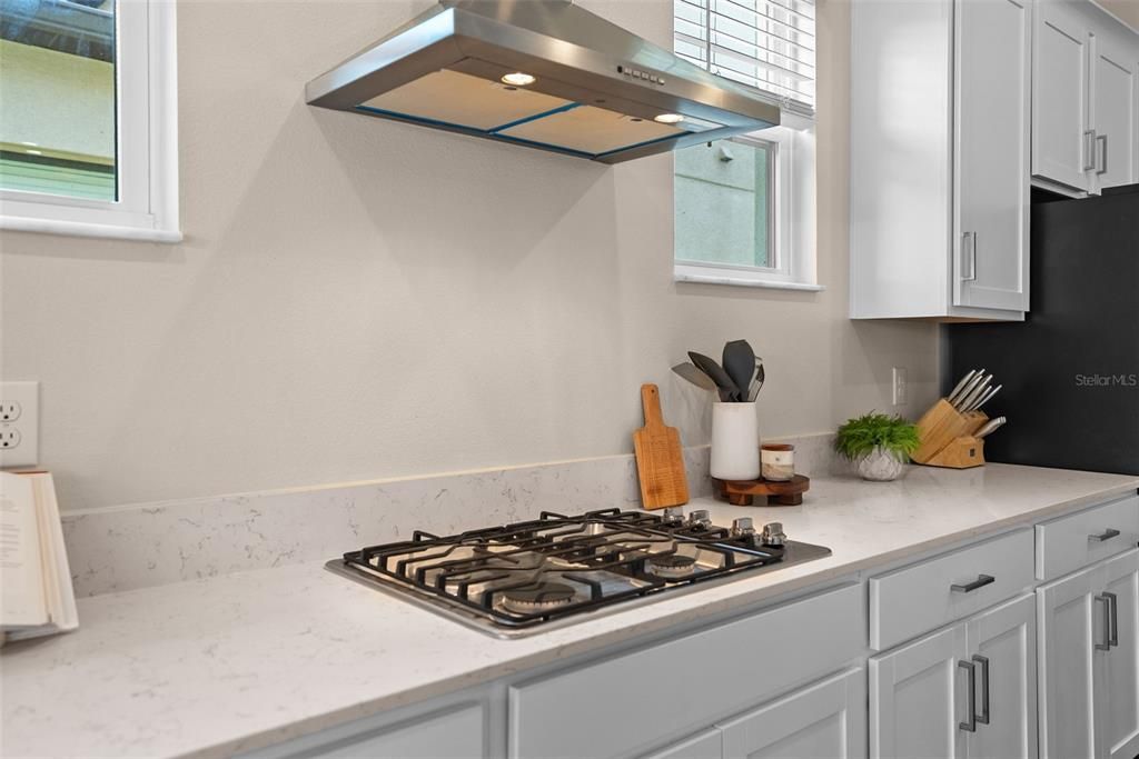 Activo con contrato: $524,900 (4 camas, 3 baños, 2453 Pies cuadrados)