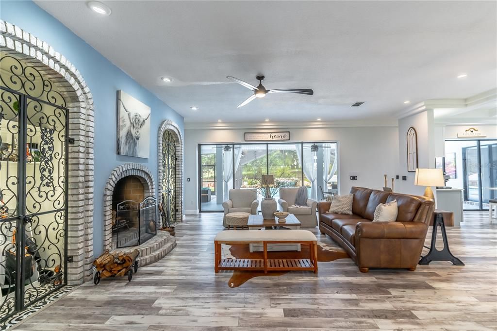 For Sale: $1,150,000 (5 beds, 5 baths, 3879 Square Feet)
