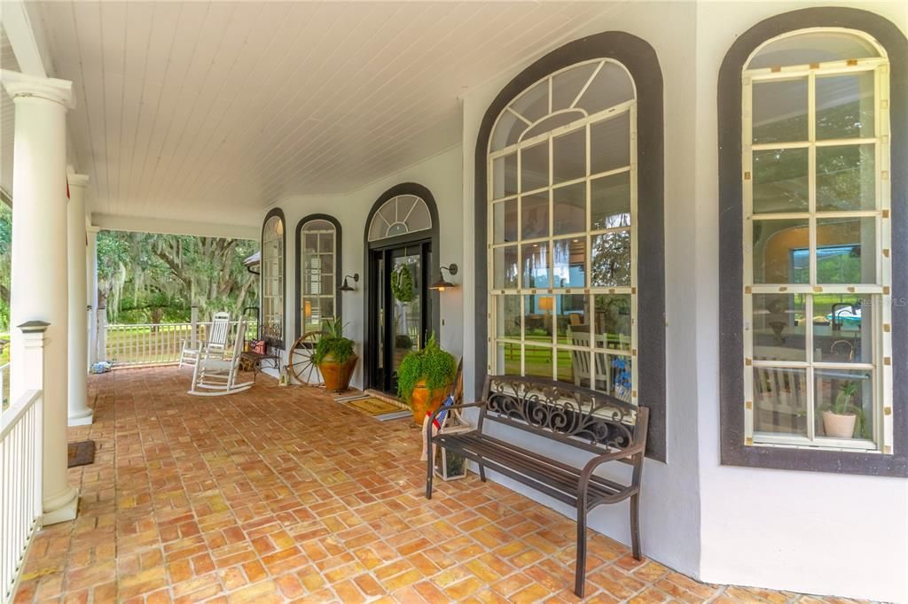 For Sale: $1,150,000 (5 beds, 5 baths, 3879 Square Feet)