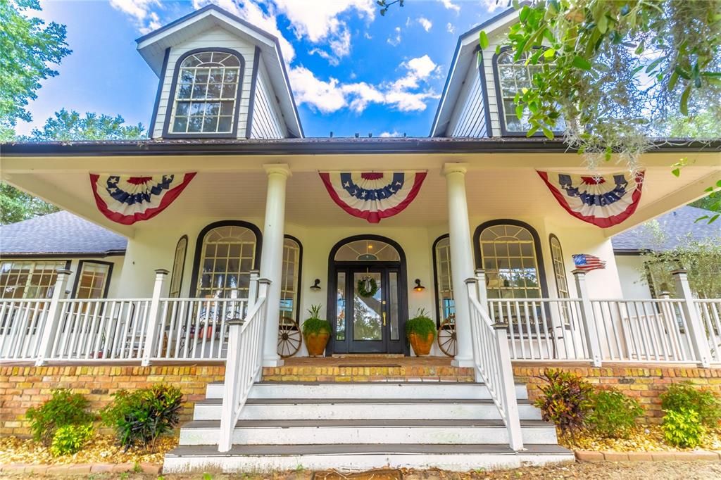 For Sale: $1,150,000 (5 beds, 5 baths, 3879 Square Feet)