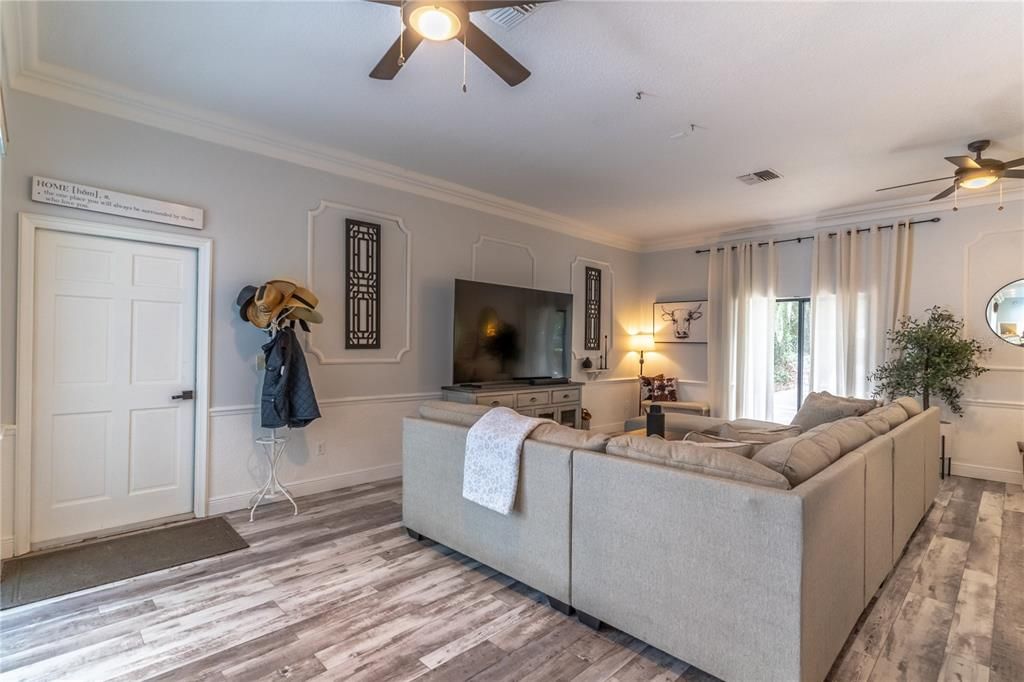 For Sale: $1,150,000 (5 beds, 5 baths, 3879 Square Feet)