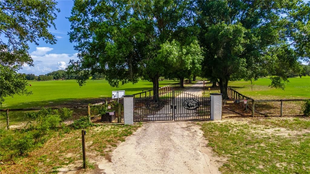 For Sale: $1,150,000 (5 beds, 5 baths, 3879 Square Feet)