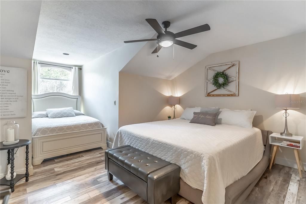 For Sale: $1,150,000 (5 beds, 5 baths, 3879 Square Feet)