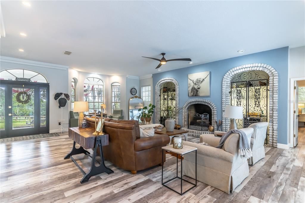For Sale: $1,150,000 (5 beds, 5 baths, 3879 Square Feet)