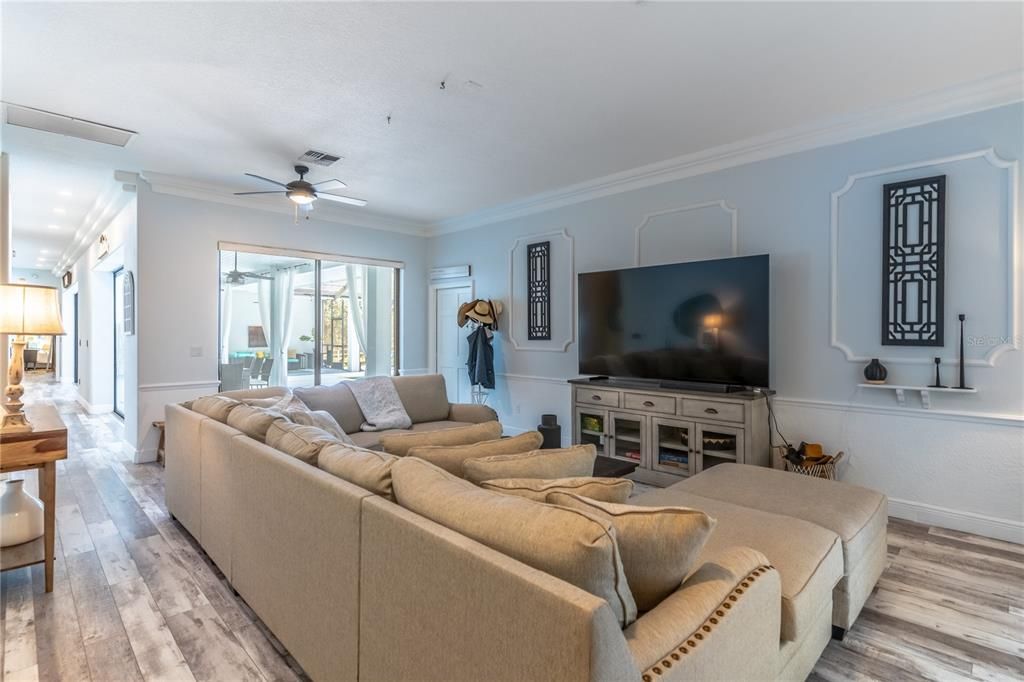 For Sale: $1,150,000 (5 beds, 5 baths, 3879 Square Feet)