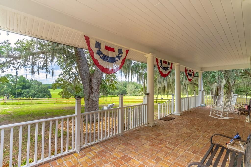 For Sale: $1,150,000 (5 beds, 5 baths, 3879 Square Feet)