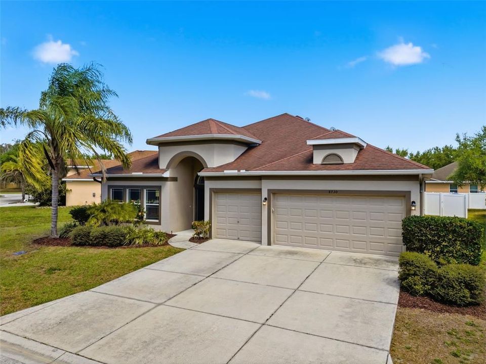 Active With Contract: $515,000 (4 beds, 3 baths, 2655 Square Feet)
