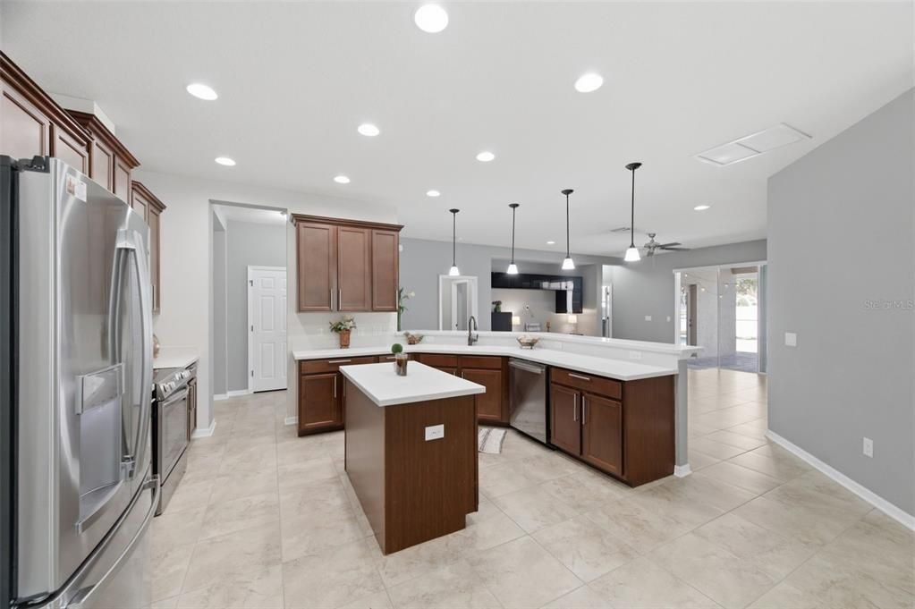 Active With Contract: $515,000 (4 beds, 3 baths, 2655 Square Feet)