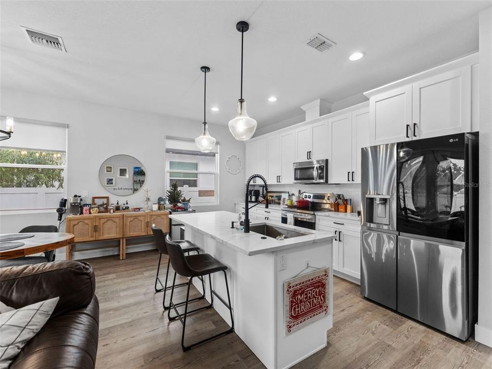 Active With Contract: $3,950 (4 beds, 2 baths, 1764 Square Feet)