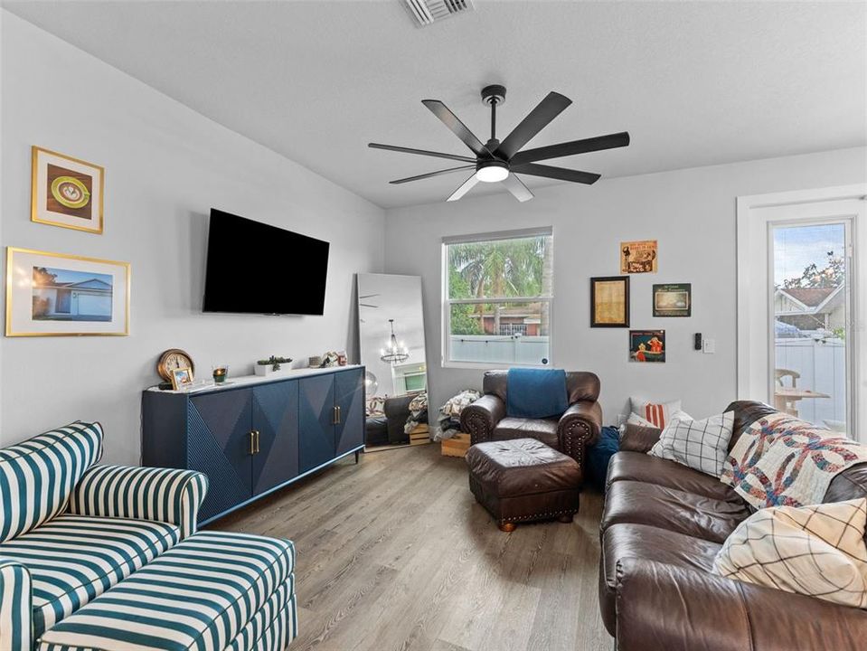 Active With Contract: $3,950 (4 beds, 2 baths, 1764 Square Feet)
