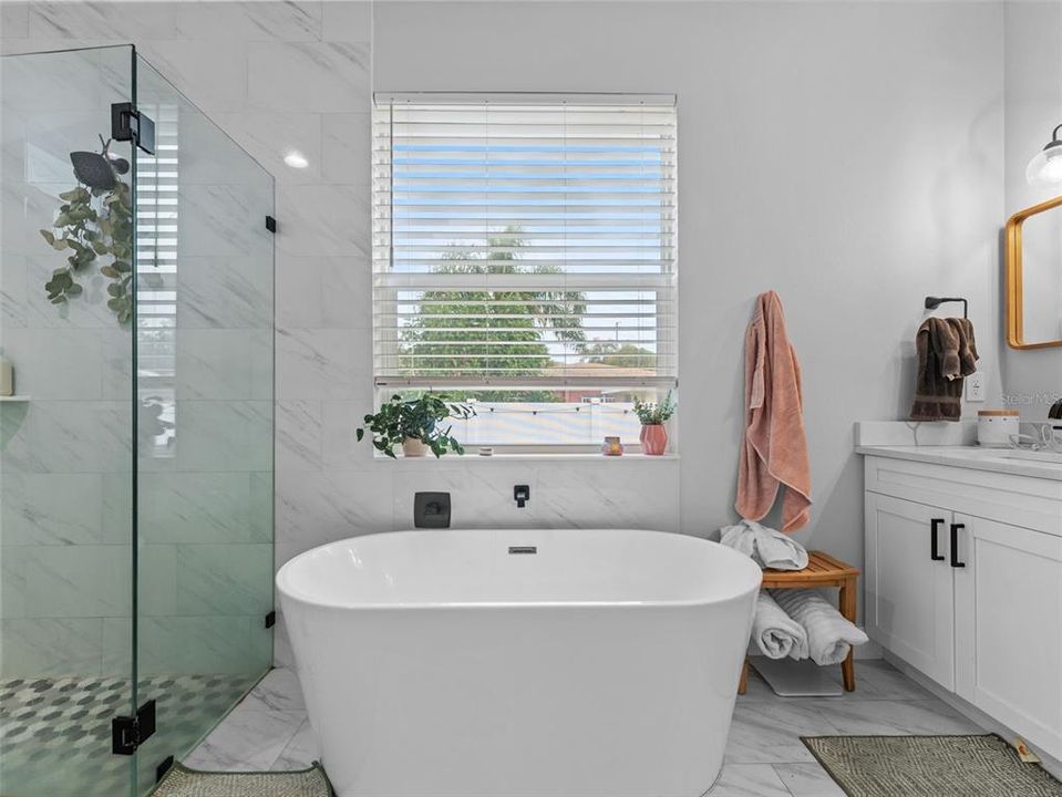 Active With Contract: $3,950 (4 beds, 2 baths, 1764 Square Feet)