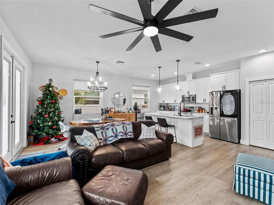 Active With Contract: $3,950 (4 beds, 2 baths, 1764 Square Feet)