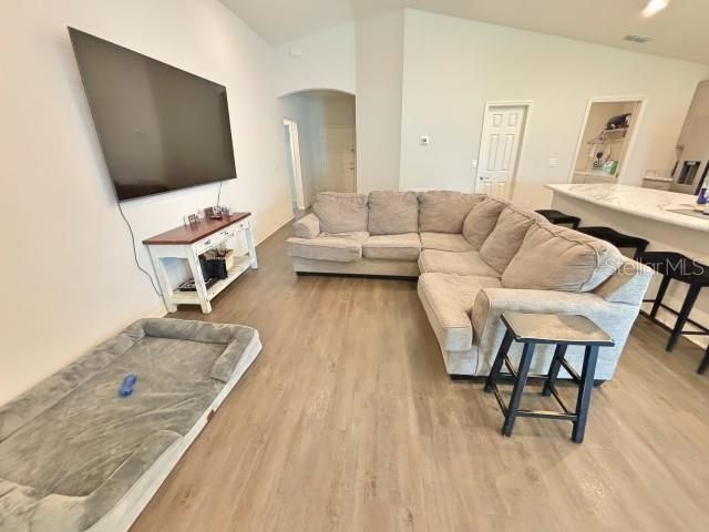 For Sale: $335,000 (4 beds, 2 baths, 1787 Square Feet)