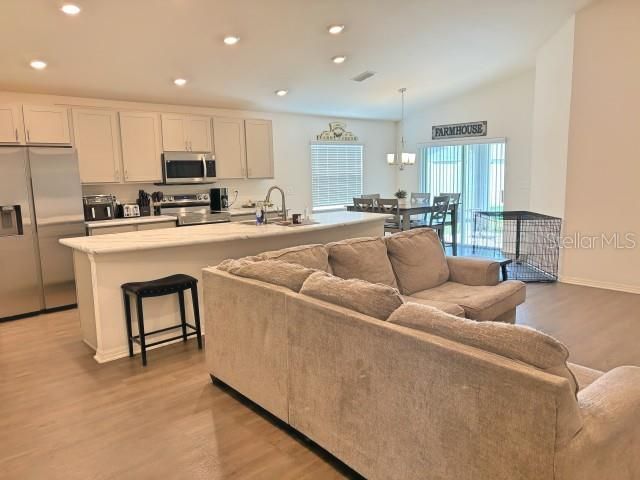 For Sale: $335,000 (4 beds, 2 baths, 1787 Square Feet)